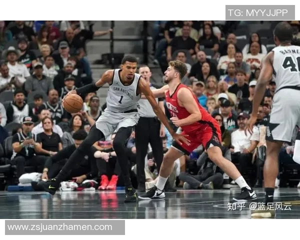 杜兰特：马刺在第三节调整了文班亚马的防守位置 这改变了比赛